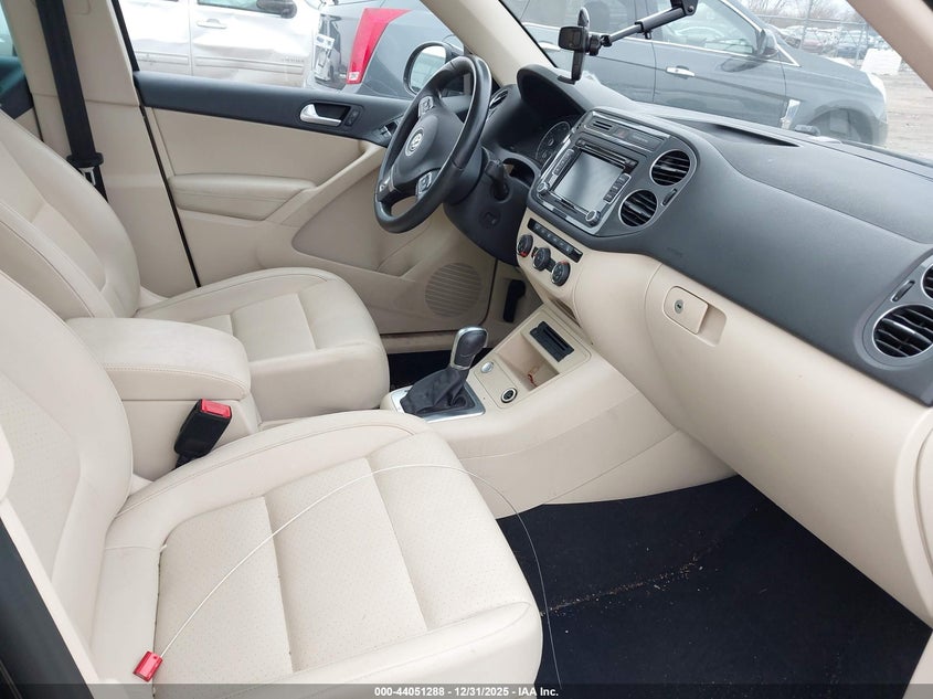 2015 Volkswagen Tiguan VIN WVGBV7AX3FW556674 IAAI salvage auction — FRONT END, Salvage (Illinois), sold $975 on 2026-07-15 (photo 5)
