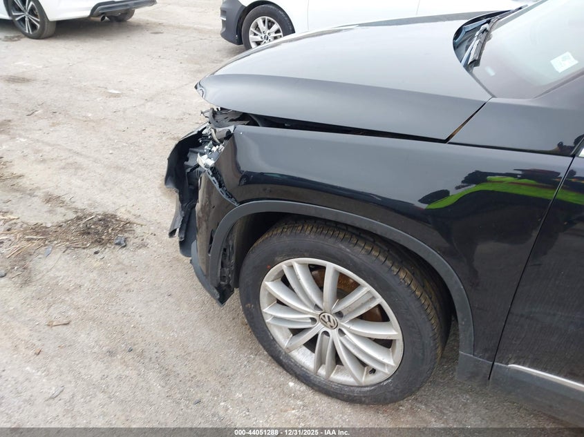 2015 Volkswagen Tiguan VIN WVGBV7AX3FW556674 IAAI salvage auction — FRONT END, Salvage (Illinois), sold $975 on 2026-07-15 (photo 6)