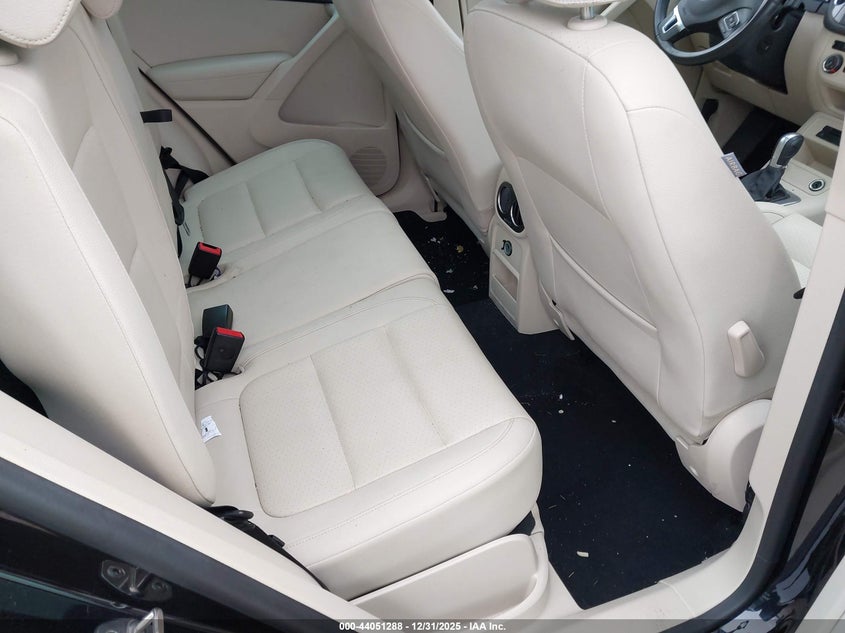 2015 Volkswagen Tiguan VIN WVGBV7AX3FW556674 IAAI salvage auction — FRONT END, Salvage (Illinois), sold $975 on 2026-07-15 (photo 8)