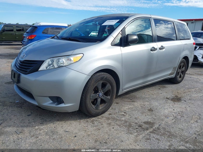 2011 Toyota Sienna VIN 5TDKA3DCXBS008831 IAAI salvage auction — UNKNOWN, Rebuildable (Florida), sold $600 on 2026-07-06 (photo 2)
