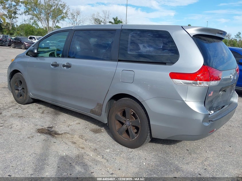 2011 Toyota Sienna VIN 5TDKA3DCXBS008831 IAAI salvage auction — UNKNOWN, Rebuildable (Florida), sold $600 on 2026-07-06 (photo 3)