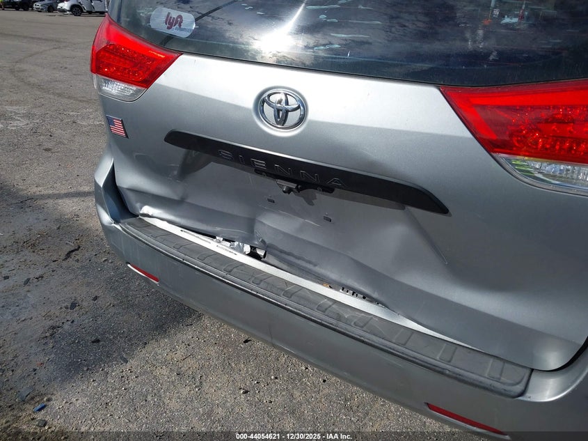 2011 Toyota Sienna VIN 5TDKA3DCXBS008831 IAAI salvage auction — UNKNOWN, Rebuildable (Florida), sold $600 on 2026-07-06 (photo 6)