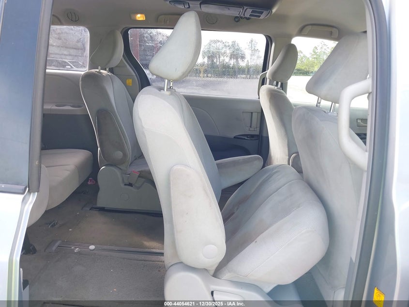 2011 Toyota Sienna VIN 5TDKA3DCXBS008831 IAAI salvage auction — UNKNOWN, Rebuildable (Florida), sold $600 on 2026-07-06 (photo 8)