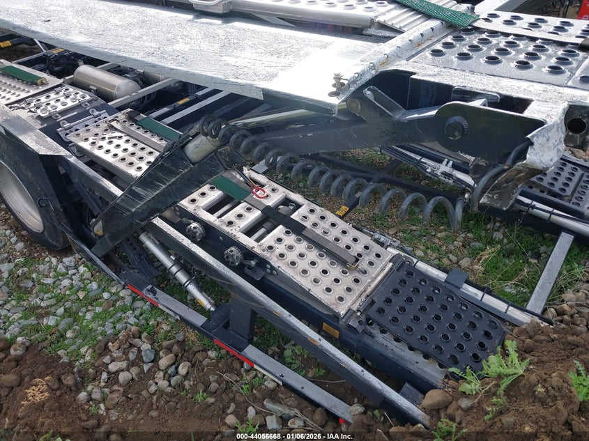 2024 VIN 5E0AA1647RG044101 IAAI salvage auction — SIDE, Salvage (West Virginia), sold $46,000 on 2026-08-15 (photo 6)