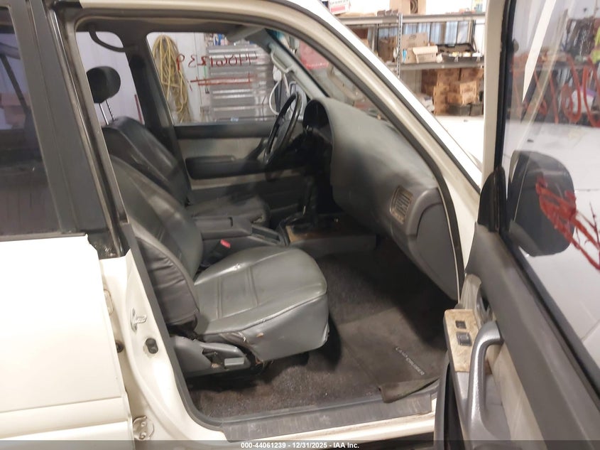1992 Toyota Land cruiser VIN JT3FJ80W0N0049284 IAAI salvage auction — MECHANICAL, Dealer (Iowa), sold $525 on 2026-07-28 (photo 5)