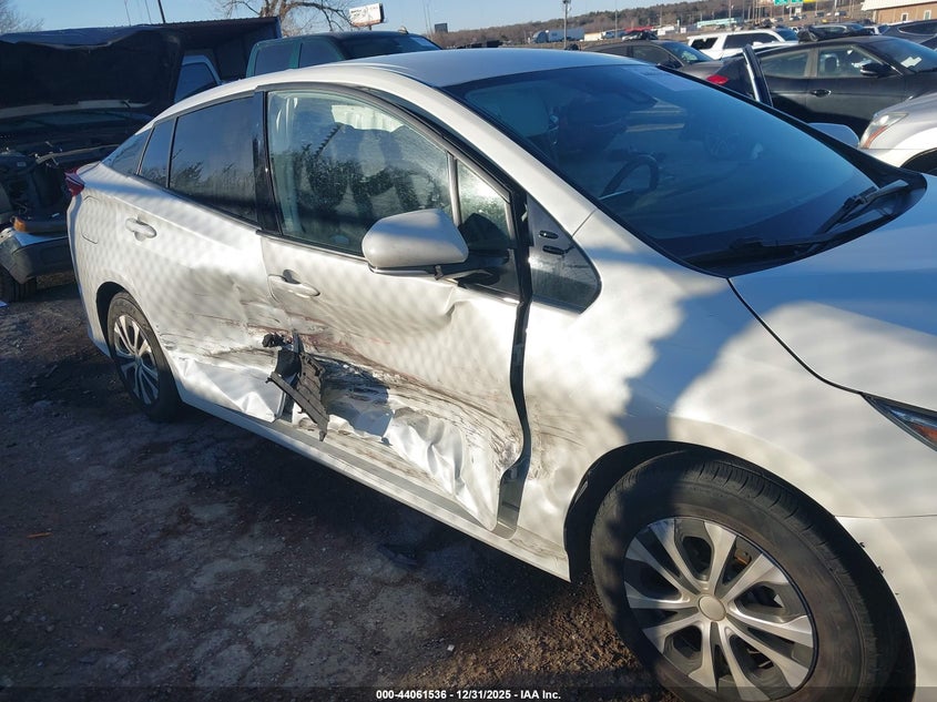 2020 Toyota Prius prime VIN JTDKARFP6L3160319 IAAI salvage auction — RIGHT SIDE, Clear (Oklahoma), sold $7,300 on 2026-07-30 (photo 6)