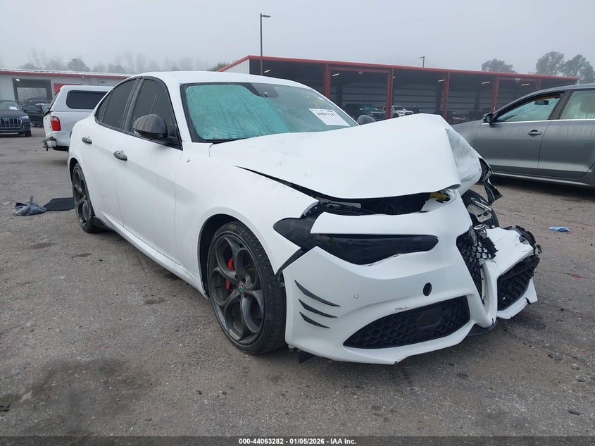2019 Alfa romeo Giulia VIN ZARFAMBNXK7603478 IAAI salvage auction — FRONT END, Salvage Title, sold $1,900 on 2026-07-20 (photo 1)
