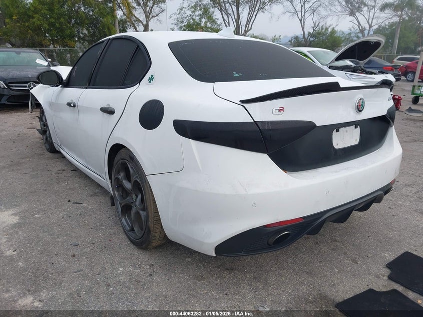 2019 Alfa romeo Giulia VIN ZARFAMBNXK7603478 IAAI salvage auction — FRONT END, Salvage Title, sold $1,900 on 2026-07-20 (photo 3)