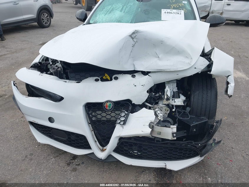 2019 Alfa romeo Giulia VIN ZARFAMBNXK7603478 IAAI salvage auction — FRONT END, Salvage Title, sold $1,900 on 2026-07-20 (photo 6)