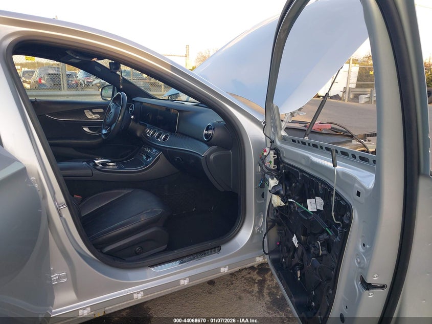 2018 Mercedes-benz E-klasse VIN WDDZF4JB3JA312487 IAAI salvage auction — ALL OVER, Salvage Title, sold $8,200 on 2026-07-23 (photo 3)