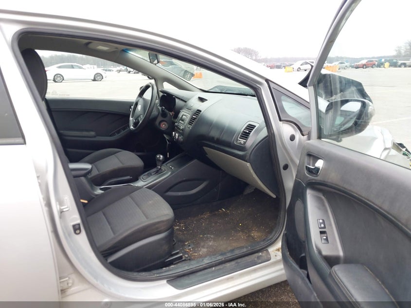 2016 Kia Forte VIN KNAFX4A60G5440410 IAAI salvage auction — RIGHT FRONT, Other, sold $775 on 2026-07-17 (photo 5)