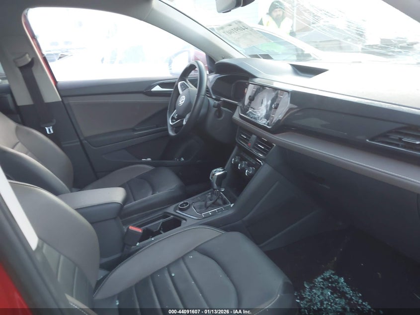 2022 Volkswagen Taos VIN 3VV2X7B2XNM088833 IAAI salvage auction — VANDALISM, Salvage Title, sold $8,475 on 2026-08-19 (photo 5)