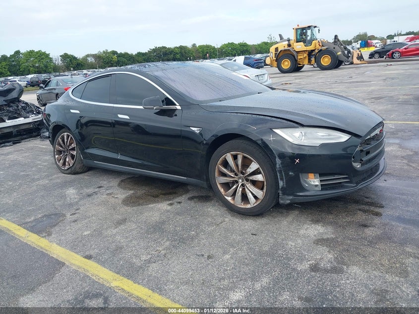 2013 Tesla Model s VIN 5YJSA1DN0DFP12081 IAAI salvage auction — FRONT & REAR, Rebuildable (Florida), sold $2,000 on 2026-07-30 (photo 1)