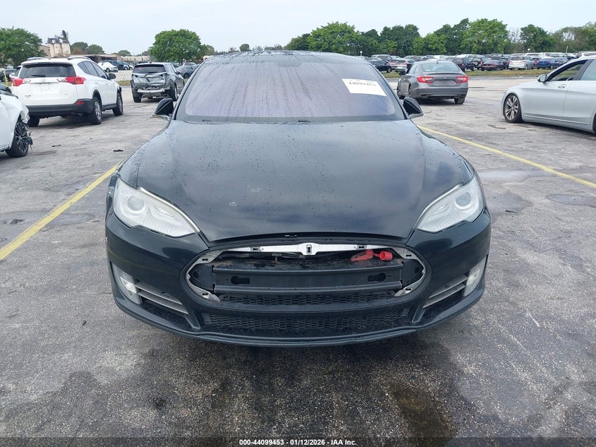 2013 Tesla Model s VIN 5YJSA1DN0DFP12081 IAAI salvage auction — FRONT & REAR, Rebuildable (Florida), sold $2,000 on 2026-07-30 (photo 6)