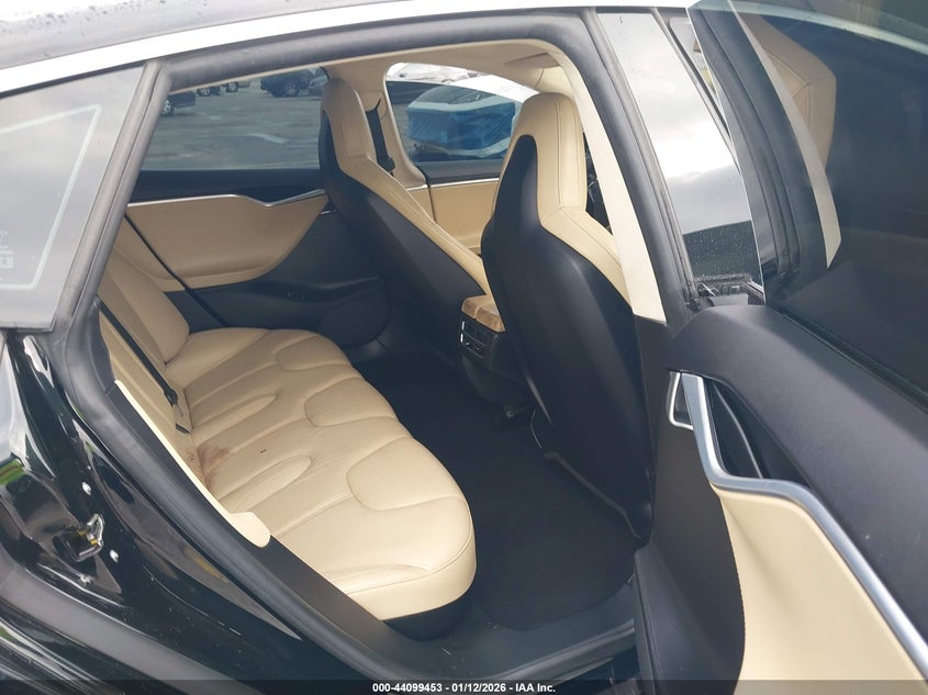2013 Tesla Model s VIN 5YJSA1DN0DFP12081 IAAI salvage auction — FRONT & REAR, Rebuildable (Florida), sold $2,000 on 2026-07-30 (photo 8)