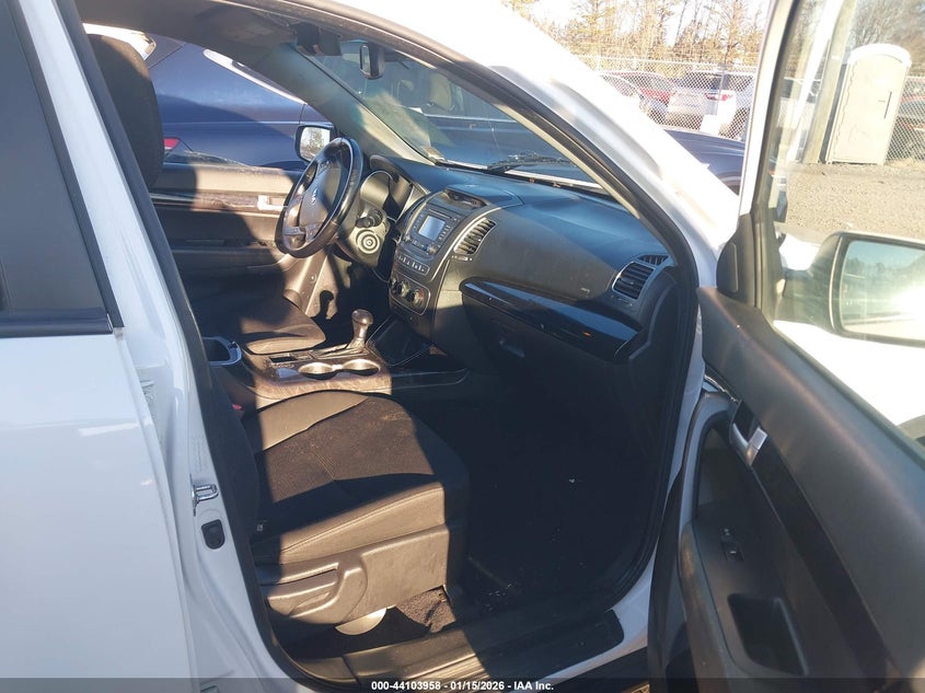 2014 Kia Sorento VIN 5XYKT4A68EG468005 IAAI salvage auction — SIDE, Clear (Virginia), sold $375 on 2026-07-24 (photo 5)