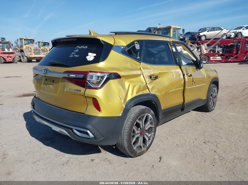 2021 Kia Seltos VIN KNDETCA2XM7189512 IAAI salvage auction — BIO HAZARD, Salvage Title, sold $3,450 on 2026-07-07 (photo 4)
