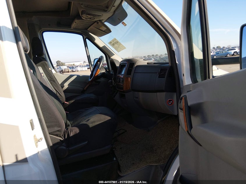 2015 Mercedes-benz Sprinter VIN WDAPF4CC9F9609332 IAAI salvage auction — Burn Interior, Certificate Of Destruction (Florida), sold $1,050 on 2026-07-29 (photo 5)