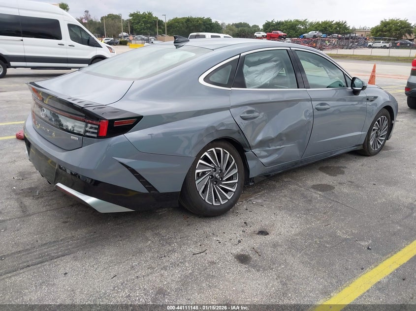 2025 Hyundai Sonata hybrid VIN KMHL34JJ5SA124888 IAAI salvage auction — SIDE, Other, sold $9,000 on 2026-07-30 (photo 4)