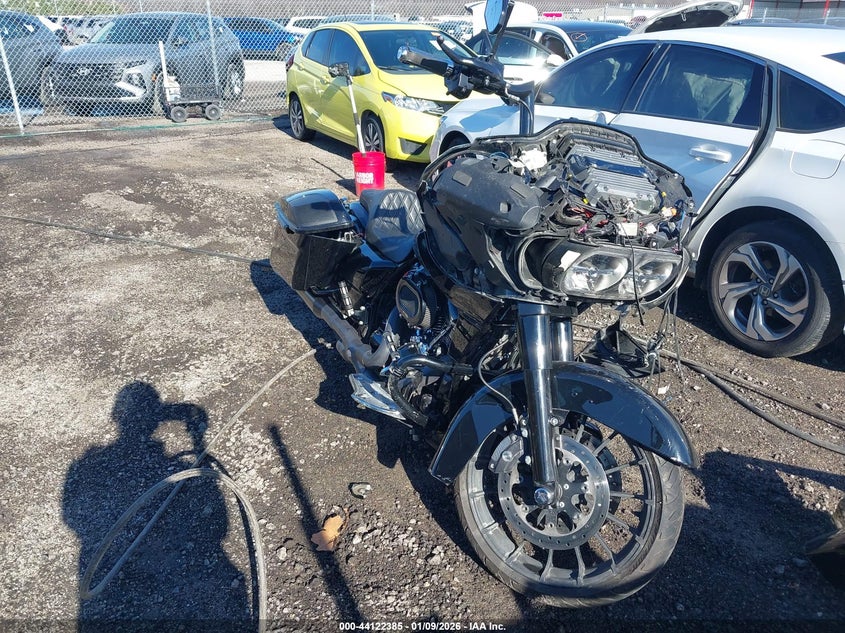 2018 Harley-davidson Road glide VIN 1HD1KTC39JB619044 IAAI salvage auction — FRONT END, Salvage Title, sold $1,550 on 2026-07-21 (photo 1)