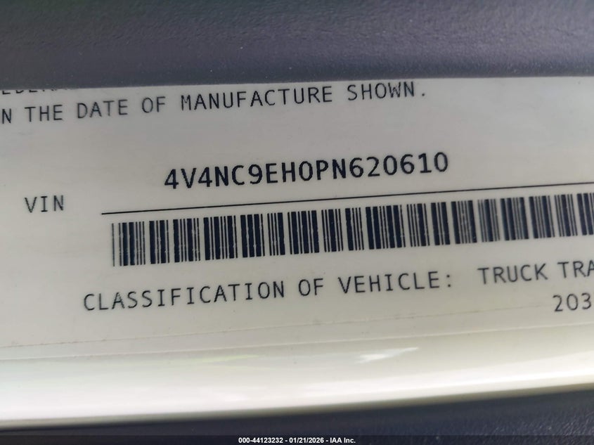 2023 Volvo VIN 4V4NC9EH0PN620610 IAAI salvage auction — RIGHT SIDE, Salvage Title, sold $20,600 on 2026-09-16 (photo 8)