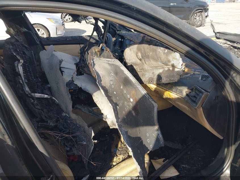 2019 BMW 3 series VIN WBA5R1C54KAK09227 IAAI salvage auction — TOTAL BURN, Non-Repairable (California), sold $300 on 2026-08-11 (photo 5)