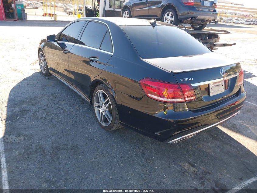 2016 Mercedes-benz E-klasse VIN WDDHF5KB0GB172367 IAAI salvage auction — RIGHT SIDE, Salvage (California), sold $3,950 on 2026-07-08 (photo 3)