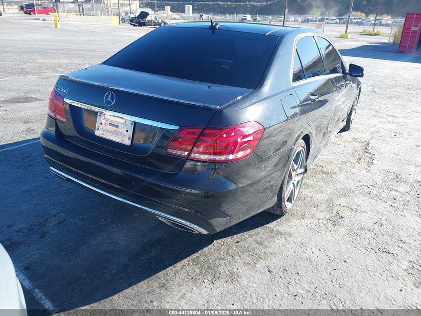 2016 Mercedes-benz E-klasse VIN WDDHF5KB0GB172367 IAAI salvage auction — RIGHT SIDE, Salvage (California), sold $3,950 on 2026-07-08 (photo 4)