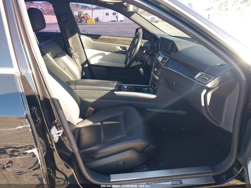 2016 Mercedes-benz E-klasse VIN WDDHF5KB0GB172367 IAAI salvage auction — RIGHT SIDE, Salvage (California), sold $3,950 on 2026-07-08 (photo 5)