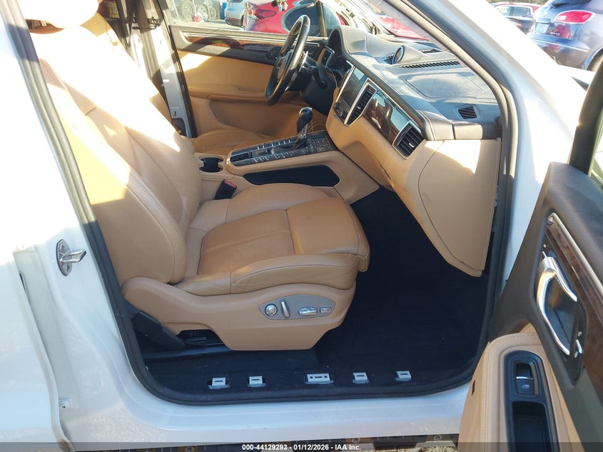 2017 Porsche Macan VIN WP1AB2A54HLB13186 IAAI salvage auction — REAR END, Clear (Georgia), sold $8,400 on 2026-08-26 (photo 5)