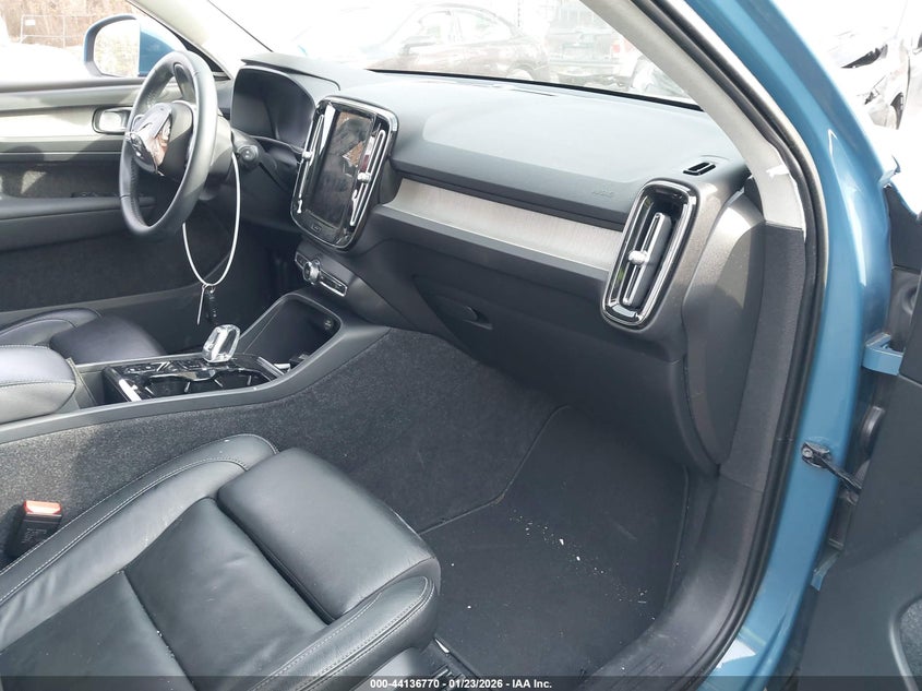 2023 Volvo Xc40 VIN YV4L12UNXP2939177 IAAI salvage auction — FRONT END, Salvage Title, sold $8,800 on 2026-07-14 (photo 5)