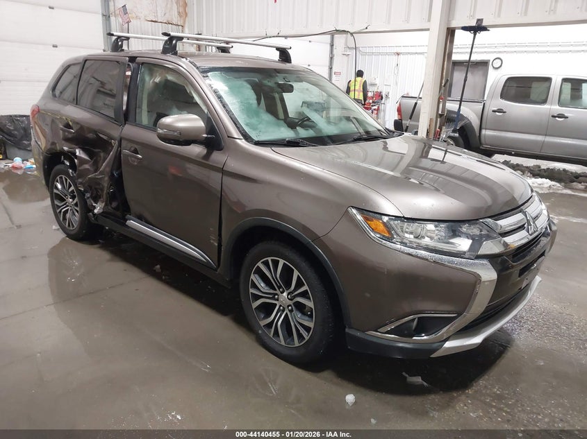 2018 Mitsubishi Outlander VIN JA4AD3A34JZ021704 IAAI salvage auction — RIGHT SIDE, Other, sold $1,975 on 2026-07-10 (photo 1)