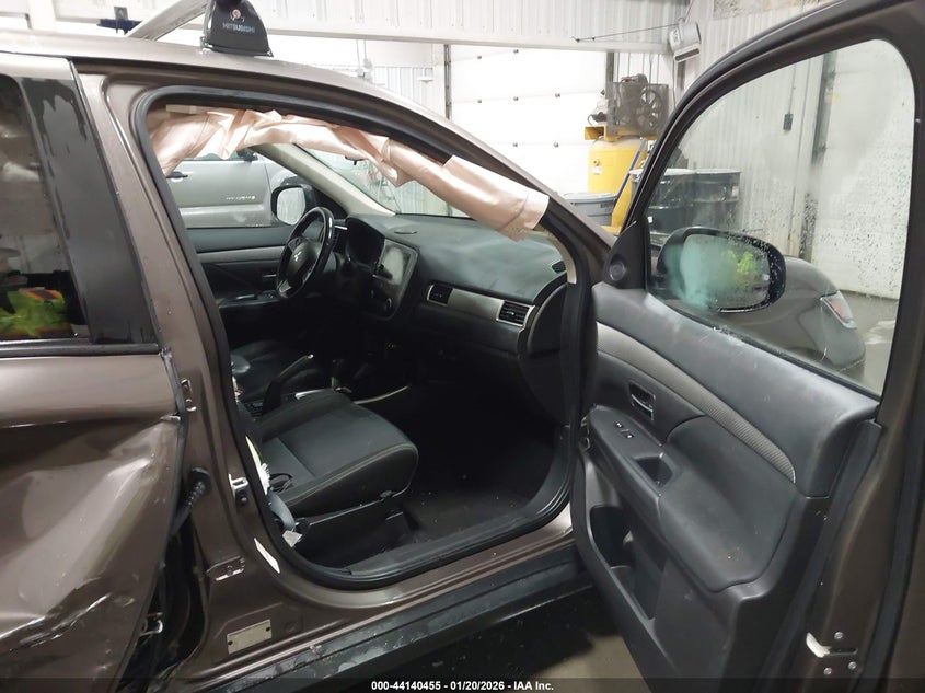 2018 Mitsubishi Outlander VIN JA4AD3A34JZ021704 IAAI salvage auction — RIGHT SIDE, Other, sold $1,975 on 2026-07-10 (photo 5)