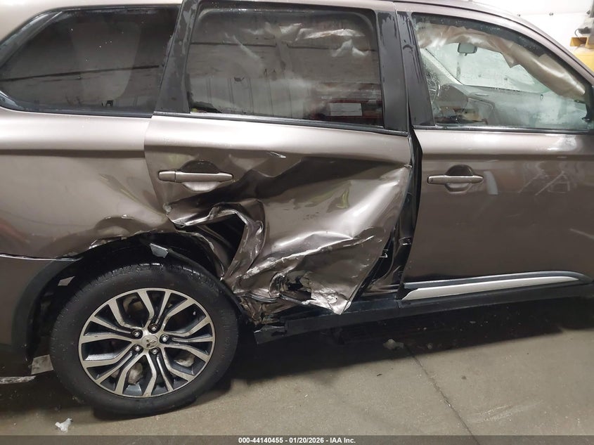 2018 Mitsubishi Outlander VIN JA4AD3A34JZ021704 IAAI salvage auction — RIGHT SIDE, Other, sold $1,975 on 2026-07-10 (photo 6)