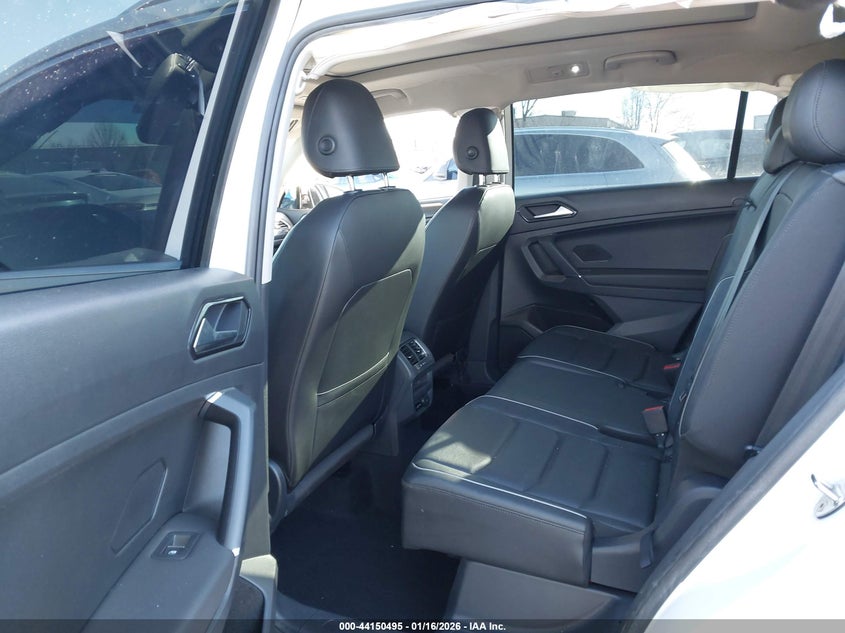2018 Volkswagen Tiguan VIN 3VV4B7AX5JM181239 IAAI salvage auction — RIGHT SIDE, Salvage Title, sold $5,200 on 2026-07-18 (photo 8)
