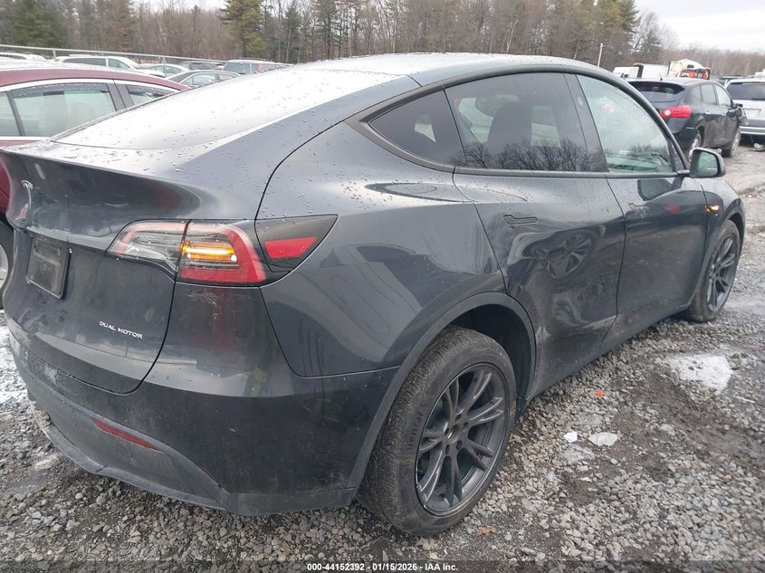 2025 Tesla Model y VIN 7SAYGDEEXSF288627 IAAI salvage auction — LEFT SIDE, Mv-907A (New York), sold $11,400 on 2026-07-09 (photo 4)