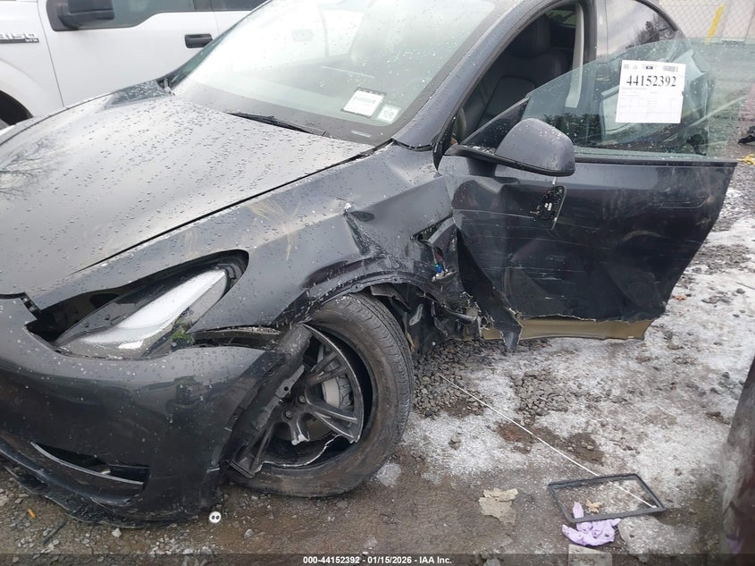 2025 Tesla Model y VIN 7SAYGDEEXSF288627 IAAI salvage auction — LEFT SIDE, Mv-907A (New York), sold $11,400 on 2026-07-09 (photo 6)