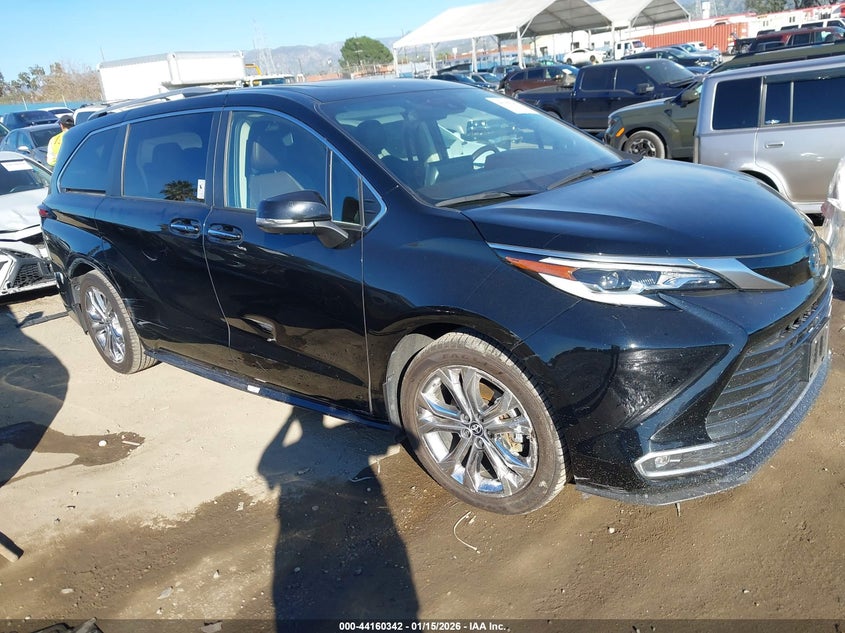 2023 Toyota Sienna VIN 5TDERKEC8PS170771 — IAAI salvage auction photo