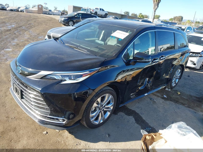2023 Toyota Sienna VIN 5TDERKEC8PS170771 IAAI salvage auction — LEFT & RIGHT, Salvage (California), sold $17,775 on 2026-08-21 (photo 2)