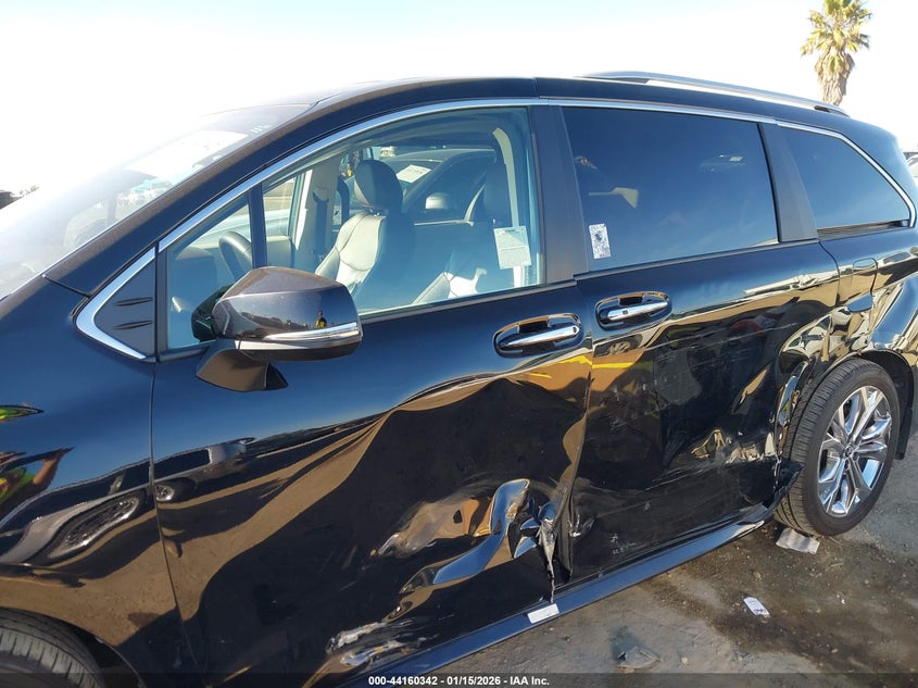 2023 Toyota Sienna VIN 5TDERKEC8PS170771 IAAI salvage auction — LEFT & RIGHT, Salvage (California), sold $17,775 on 2026-08-21 (photo 6)