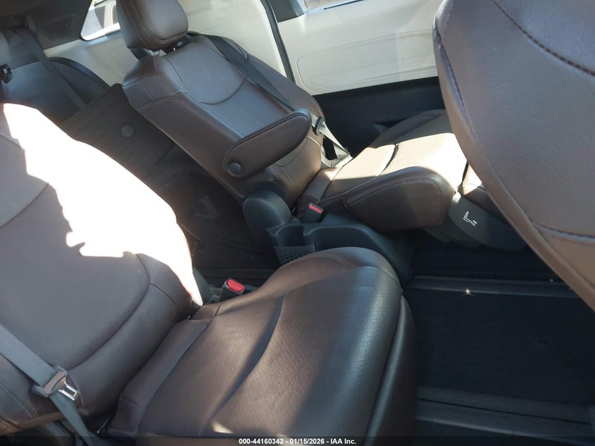2023 Toyota Sienna VIN 5TDERKEC8PS170771 IAAI salvage auction — LEFT & RIGHT, Salvage (California), sold $17,775 on 2026-08-21 (photo 8)