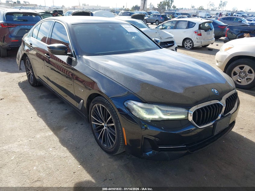 2022 BMW 5er VIN WBA13AG01NCK34366 — IAAI salvage auction photo