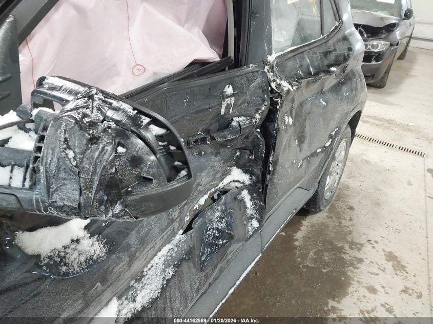2021 Hyundai Venue VIN KMHRB8A3XMU082001 IAAI salvage auction — LEFT SIDE, Salvage Title, sold $2,150 on 2026-07-21 (photo 6)