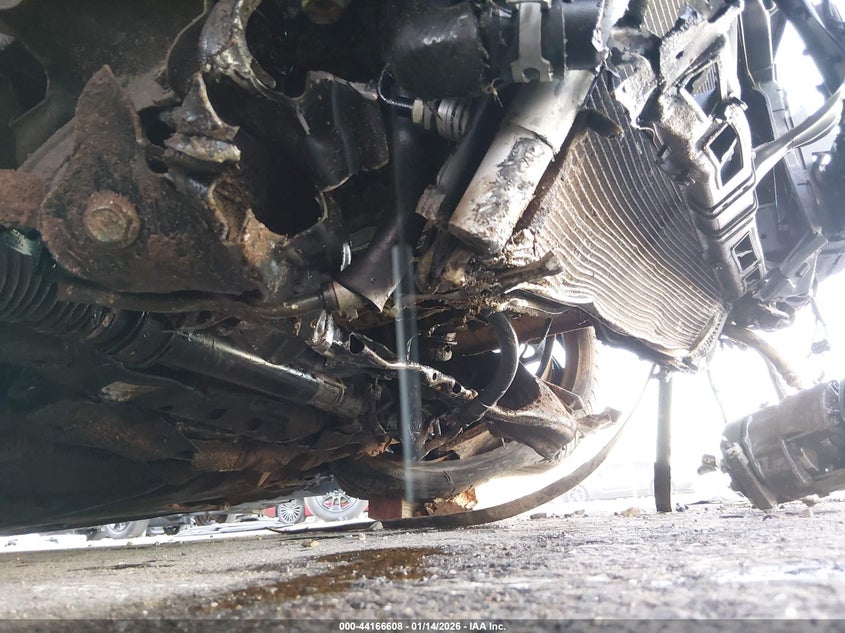 2015 Hyundai Genesis VIN KMHHU6KJXFU129179 IAAI salvage auction — ROLLOVER, Salvage Title, sold $225 on 2026-07-22 (photo 6)
