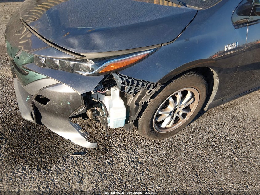2018 Toyota Prius prime VIN JTDKARFP5J3092690 IAAI salvage auction — FRONT END, Salvage (California), sold $5,400 on 2026-07-17 (photo 6)