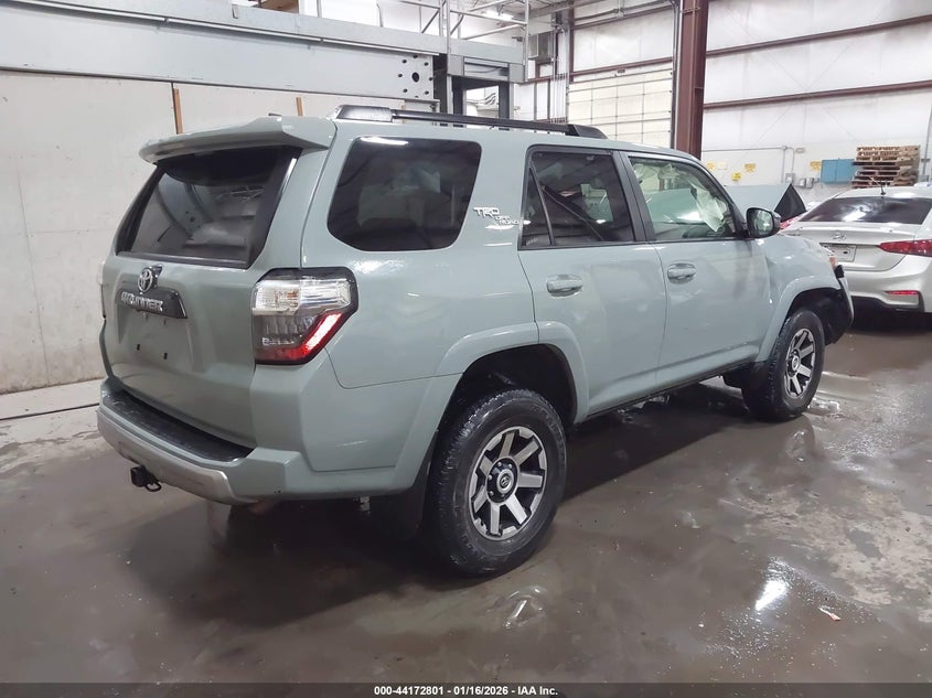 2022 Toyota 4runner VIN JTEPU5JR0N6083314 IAAI salvage auction — FRONT END, Salvage Title, sold $11,300 on 2026-08-21 (photo 4)