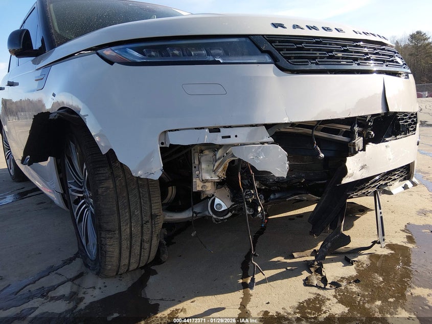 2025 Land Rover Range Rover Sport VIN SAL1L9FU9SA464484 IAAI salvage auction — Front End, Salvage, sold $37,025 on 2026-07-08 (photo 6)