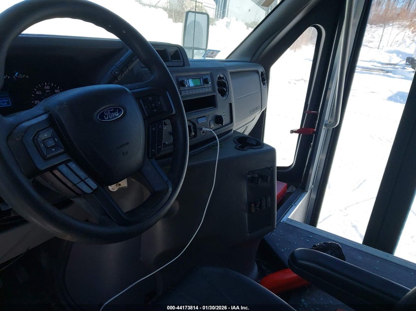 2024 Ford Econoline VIN 1FDFE4FN7RDD31875 IAAI salvage auction — VANDALISM, Salvage Title, sold $16,000 on 2026-08-26 (photo 6)