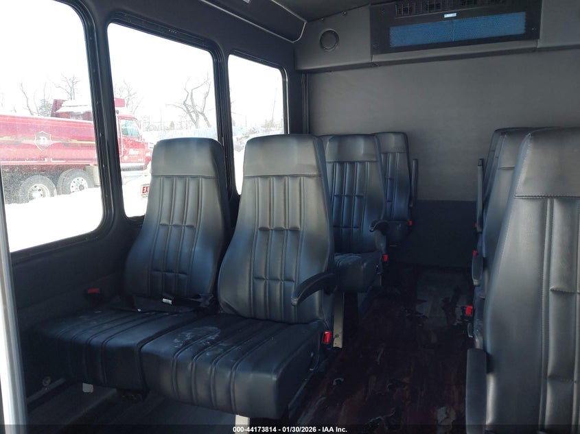 2024 Ford Econoline VIN 1FDFE4FN7RDD31875 IAAI salvage auction — VANDALISM, Salvage Title, sold $16,000 on 2026-08-26 (photo 7)