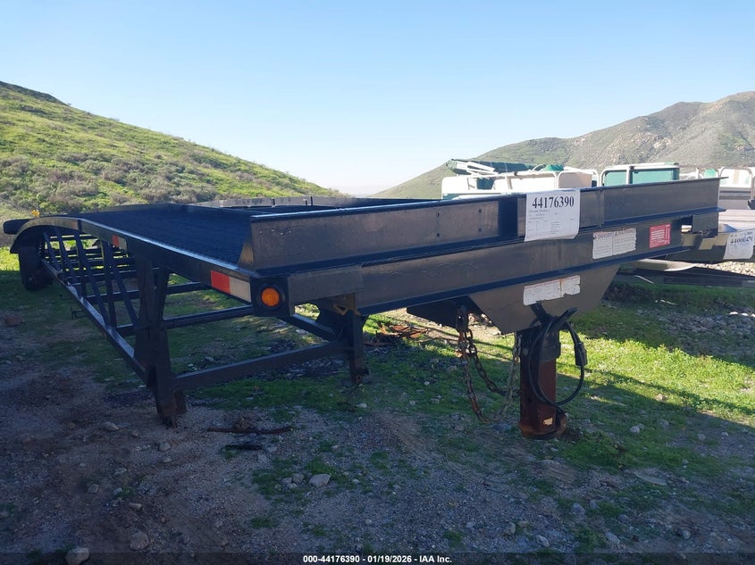 2017 Kaufman trailers 50ft VIN 5SHFW5033HB001227 IAAI salvage auction — REAR END, Salvage (California), sold $1,550 on 2026-07-28 (photo 1)